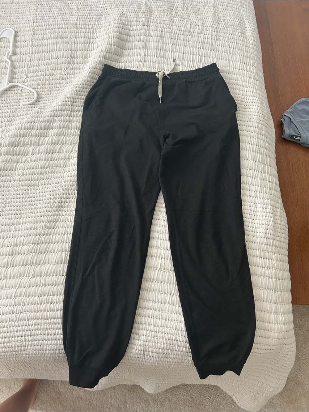 Vuori joggers in black